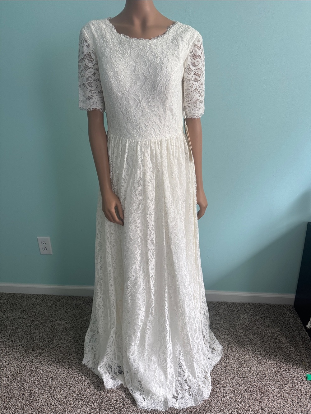 NWT! Mingda’s white/Ivory Lace wedding Dress with Elbow Sleeves